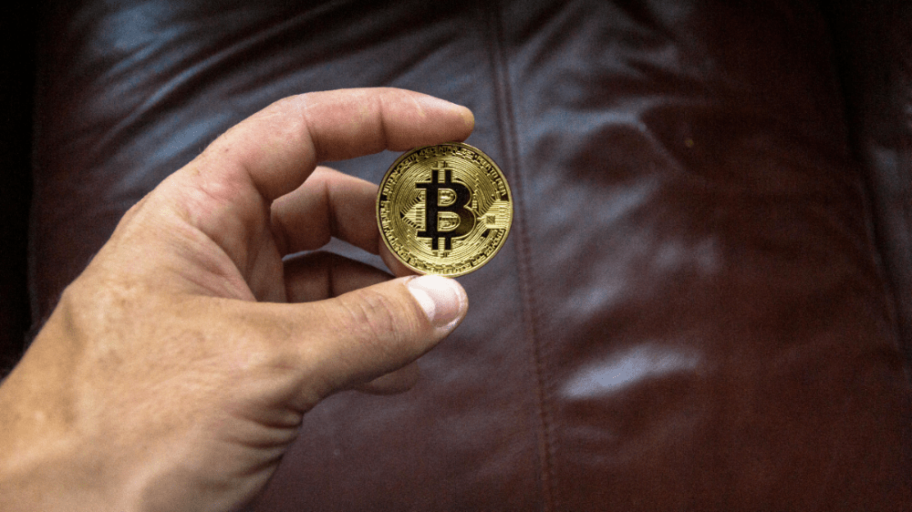 Bitcoin prekročil hodnotu 65 000 dolárov